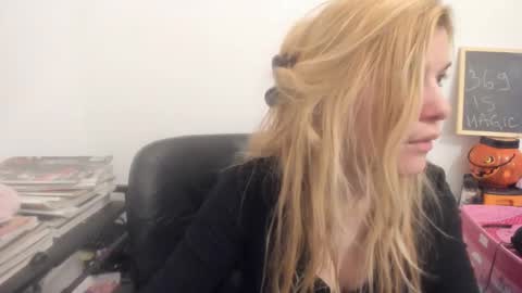 MIA online show from April 3, 8:01 am