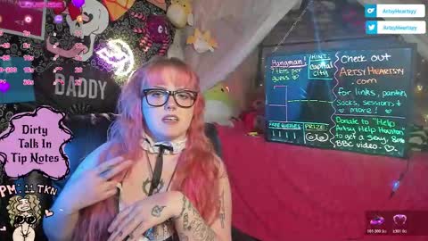 ArtsyHeartsyy online show from November 22, 1:48 am