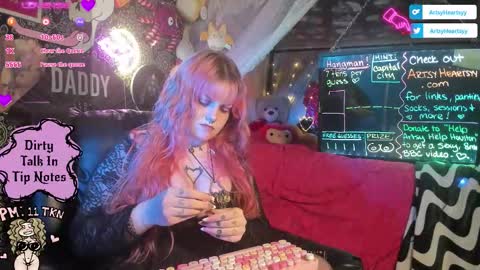 ArtsyHeartsyy online show from December 2, 1:44 am