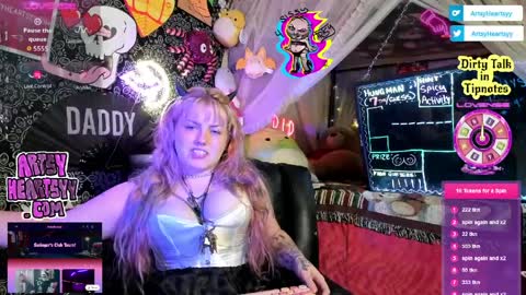 ArtsyHeartsyy online show from April 4, 1:04 am