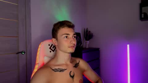 arturr_scott online show from November 10, 7:24 pm