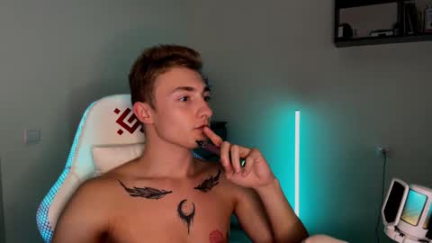 arturr_scott online show from November 12, 11:10 am