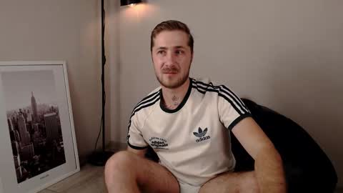 Snapshot of arturswan chatting on December 14, 7:58 am Artur Swan online show from December 14, 7:58 am