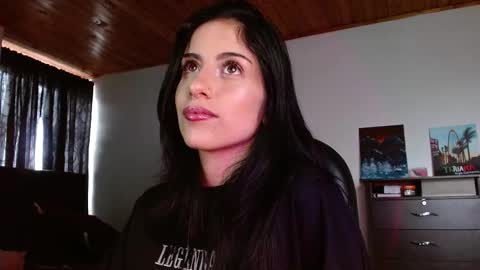 Snapshot of ary_pieerce chatting on November 19, 8:42 pm Independent Model online show from November 19, 8:42 pm