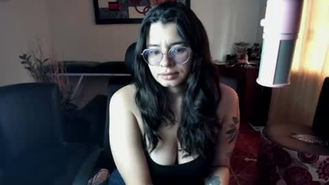 Snapshot of arya_miller chatting on July 24, 3:32 pm Arya Miller online show from July 24, 3:32 pm