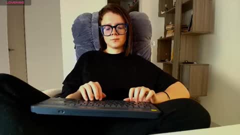 Snapshot of arya_starkw chatting on November 7, 2:50 pm Ary 3 online show from November 7, 2:50 pm