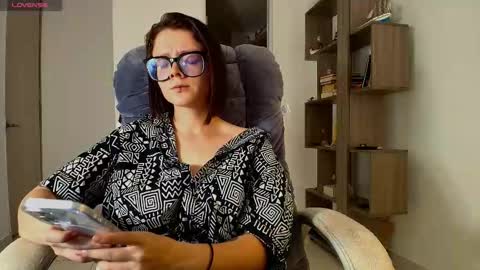 Snapshot of arya_starkw chatting on November 8, 3:01 pm Ary 3 online show from November 8, 3:01 pm