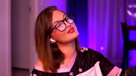 Lunaa  online show from October 7, 12:41 am