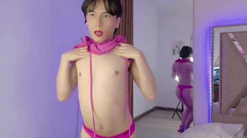 Ash Femboy online show from September 22, 9:17 pm