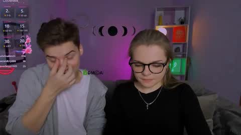 ash_raven_ online show from October 19, 7:14 pm