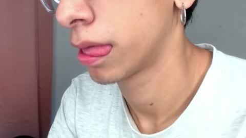 Ash online show from January 10, 7:04 pm