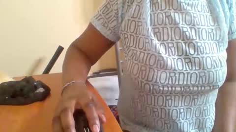 Snapshot of ashanty002 chatting on March 15, 6:52 am ashanty002 online show from March 15, 6:52 am