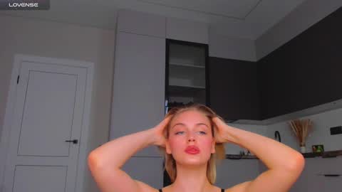 your pretty Ashley online show from December 2, 7:36 am