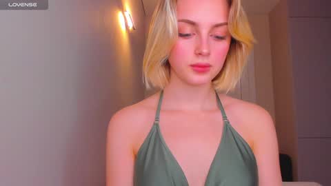 your pretty Ashley online show from December 2, 5:37 pm