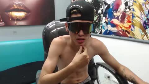 Snapshot of asher_costa chatting on February 21, 10:44 pm Asher Costa online show from February 21, 10:44 pm