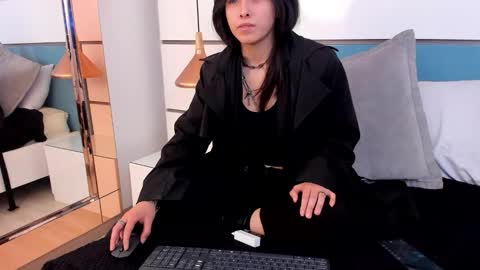 Ashkoreh online show from November 8, 10:30 pm