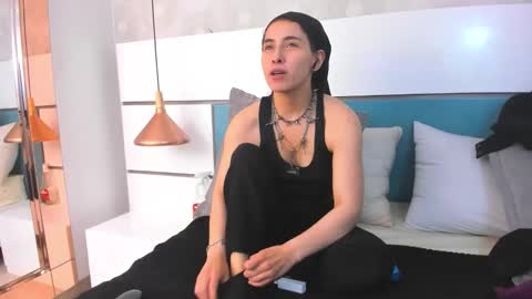 Ashkoreh online show from February 16, 8:16 pm