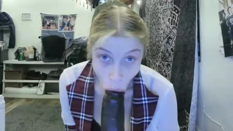 Snapshot of ashleewolfx chatting on November 15, 5:49 am Ashlee Wolf online show from November 15, 5:49 am