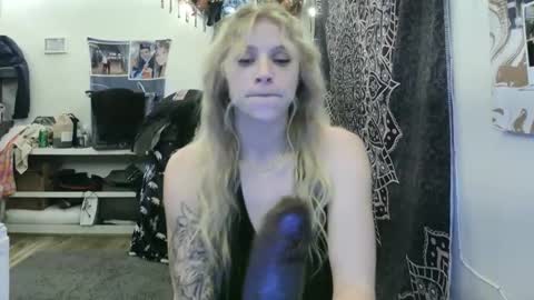 Snapshot of ashleewolfx chatting on November 16, 6:30 am Ashlee Wolf online show from November 16, 6:30 am