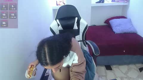 Snapshot of ashley17_ chatting on February 1, 4:33 am ashley17_ online show from February 1, 4:33 am