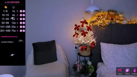 Snapshot of ashley__jess chatting on December 14, 3:06 pm Ashley online show from December 14, 3:06 pm