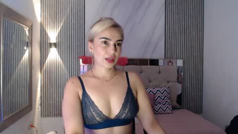 ashley__tylor online show from April 7, 1:50 am