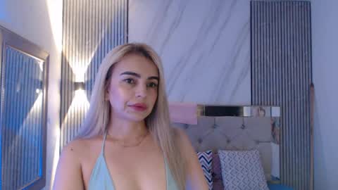 ashley__tylor online show from April 18, 2:26 am