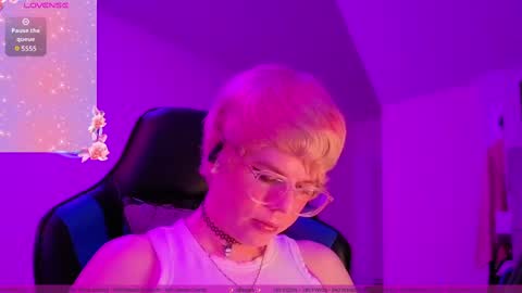 Snapshot of ashley_angel_love chatting on September 17, 5:09 am Angel Ashley Love  online show from September 17, 5:09 am