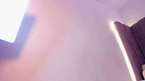 ashley_beaomunt online show from June 25, 12:42 pm
