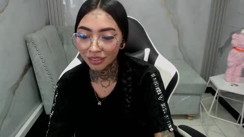 ashley_blum_v online show from November 28, 10:01 pm