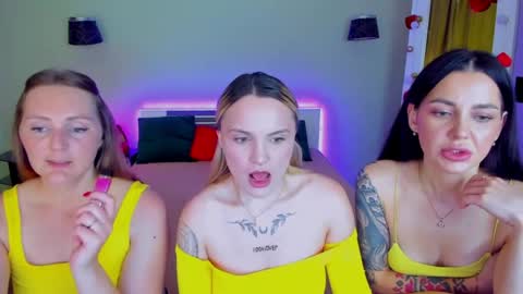 Snapshot of ashley_crashly chatting on May 25, 8:31 am Alina online show from May 25, 8:31 am