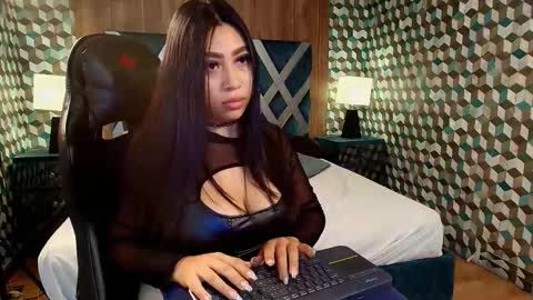ashley_grahamn online show from November 10, 9:14 pm