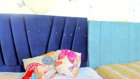 Snapshot of ashley_love12 chatting on December 16, 11:37 am ashley online show from December 16, 11:37 am