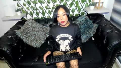 Snapshot of ashley_qualley chatting on November 2, 3:31 am Asheey online show from November 2, 3:31 am