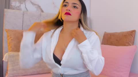 Snapshot of ashley_ruiz_ chatting on February 7, 8:20 pm Camila online show from February 7, 8:20 pm