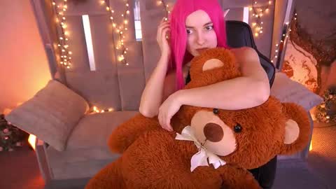 ashleybaee online show from March 10, 2:00 pm