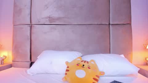 ash  online show from September 11, 8:09 pm