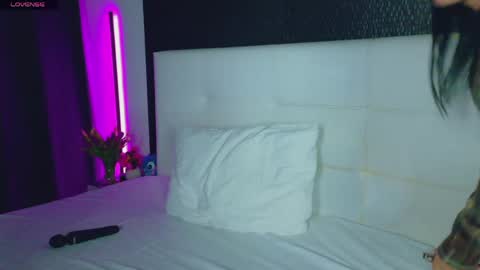 AshleyEtthen online show from April 16, 5:25 pm