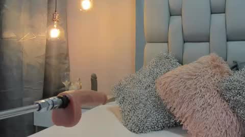 Snapshot of ashleyhiil2 chatting on October 17, 4:48 am AshleyHill online show from October 17, 4:48 am