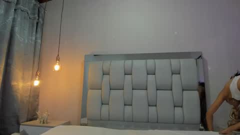 Snapshot of ashleyhiil2 chatting on October 18, 3:53 am AshleyHill online show from October 18, 3:53 am