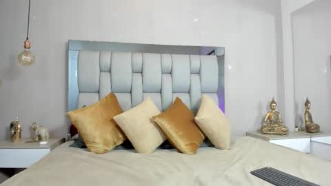 Snapshot of ashleyhiil2 chatting on November 18, 1:55 am AshleyHill online show from November 18, 1:55 am