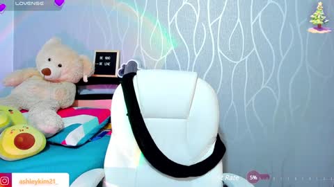 .. Ashley .. online show from December 5, 9:28 pm