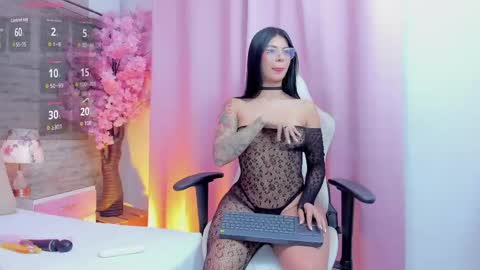 Snapshot of ashleynelsonn chatting on June 6, 10:25 pm ashleynelsonn online show from June 6, 10:25 pm