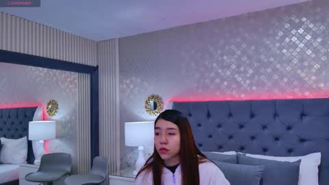 AshleyRoberh online show from February 1, 12:15 pm