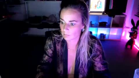 Snapshot of ashleyrosesweet chatting on October 20, 9:04 pm ashleyrosesweet online show from October 20, 9:04 pm