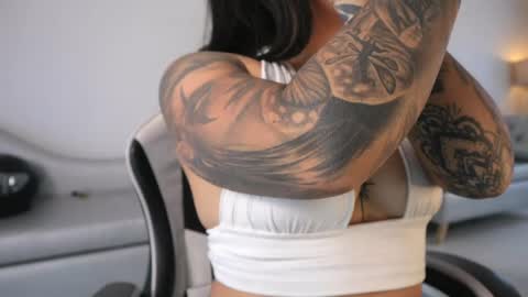 Ashley Lauren online show from April 2, 7:22 pm