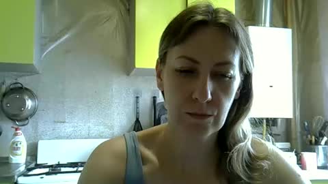 Snapshot of ashleyxhoney chatting on June 5, 7:03 am AshleyXHoney online show from June 5, 7:03 am