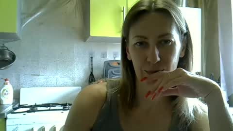 Snapshot of ashleyxhoney chatting on June 18, 7:41 am AshleyXHoney online show from June 18, 7:41 am