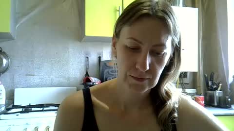 Snapshot of ashleyxhoney chatting on June 23, 6:11 am AshleyXHoney online show from June 23, 6:11 am