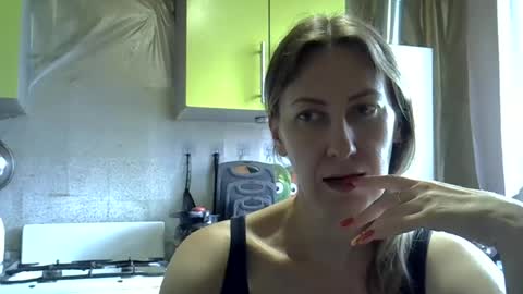 Snapshot of ashleyxhoney chatting on June 24, 9:19 am AshleyXHoney online show from June 24, 9:19 am
